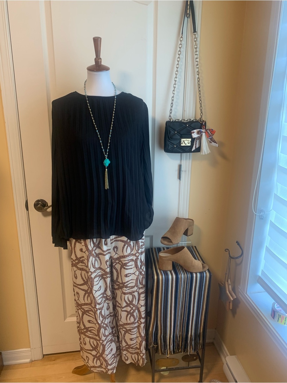 Élégant Black Pleated Blouse flared sleeves